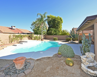 5730 E Gelding Drive - Photo Thumbnail 37