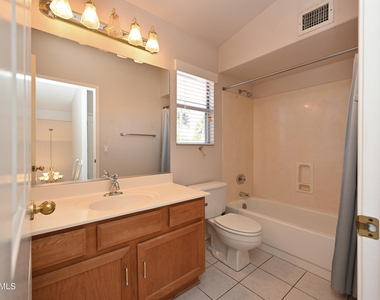 5730 E Gelding Drive - Photo Thumbnail 30