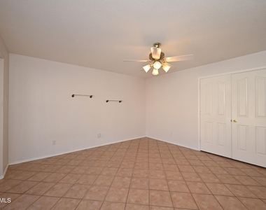 5730 E Gelding Drive - Photo Thumbnail 15