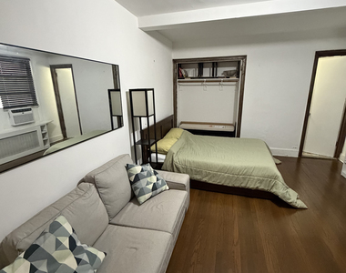 31 East 12th Street - Photo Thumbnail 2