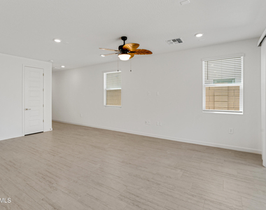 9817 S 12th Street - Photo Thumbnail 8