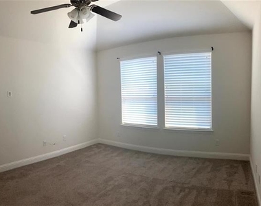 1106 Bryce Canyon Drive - Photo Thumbnail 10