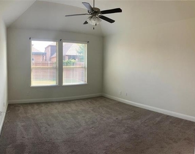 1106 Bryce Canyon Drive - Photo Thumbnail 9