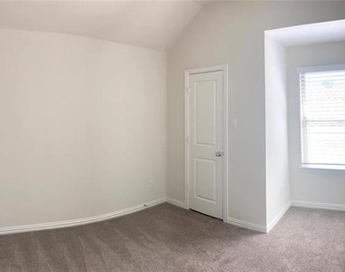 1106 Bryce Canyon Drive - Photo Thumbnail 15