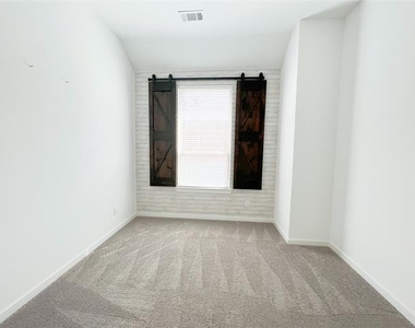 1120 Sheldon Drive - Photo Thumbnail 5