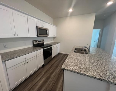 1806 Washington Street - Photo Thumbnail 4