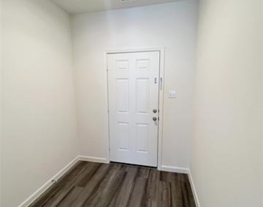 1806 Washington Street - Photo Thumbnail 2