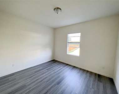 1806 Washington Street - Photo Thumbnail 9