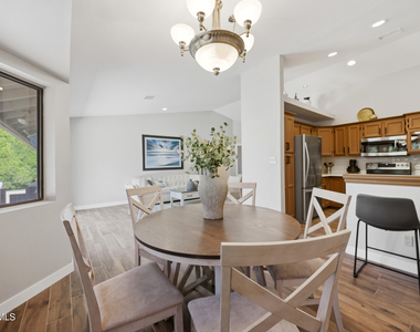 10432 W Avalon Drive - Photo Thumbnail 13