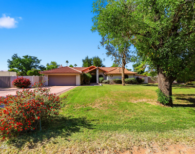 10432 W Avalon Drive - Photo Thumbnail 2