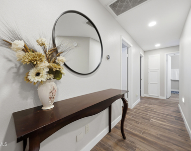 10432 W Avalon Drive - Photo Thumbnail 8