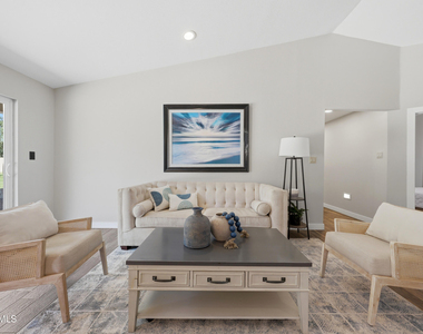 10432 W Avalon Drive - Photo Thumbnail 7