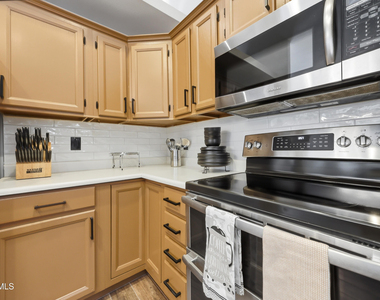 10432 W Avalon Drive - Photo Thumbnail 18