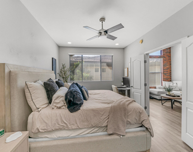 6900 E Princess Drive - Photo Thumbnail 11