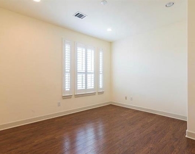 4311 Hartford Street - Photo Thumbnail 6