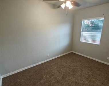 811 N Spears Street - Photo Thumbnail 6