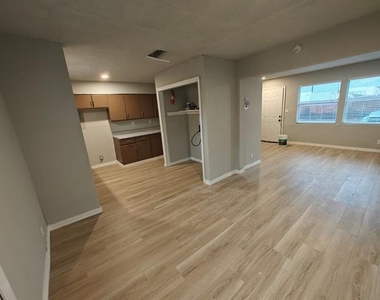 811 N Spears Street - Photo Thumbnail 3