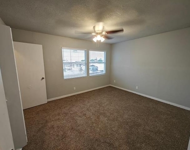 811 N Spears Street - Photo Thumbnail 5