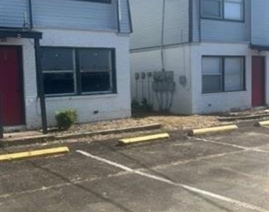 811 N Spears Street - Photo Thumbnail 9