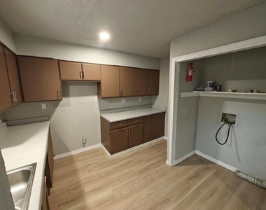 811 N Spears Street - Photo Thumbnail 1