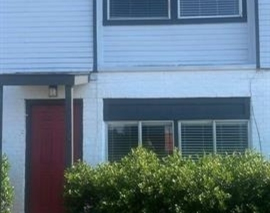 811 N Spears Street - Photo Thumbnail 10