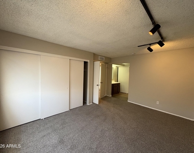 6627 S 44th Street - Photo Thumbnail 7