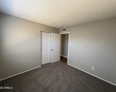 6627 S 44th Street - Photo Thumbnail 14
