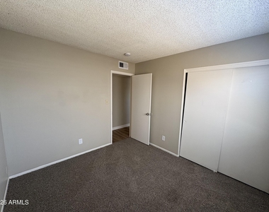 6627 S 44th Street - Photo Thumbnail 13