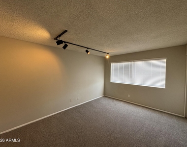 6627 S 44th Street - Photo Thumbnail 8