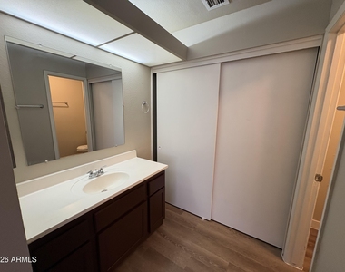 6627 S 44th Street - Photo Thumbnail 9