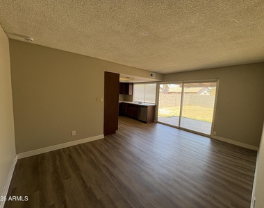 6627 S 44th Street - Photo Thumbnail 5