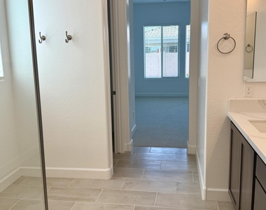 2933 E Mission Lane - Photo Thumbnail 27