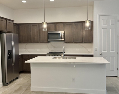 2933 E Mission Lane - Photo Thumbnail 16