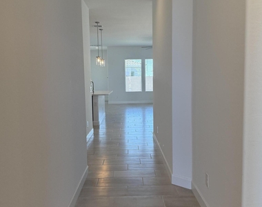 2933 E Mission Lane - Photo Thumbnail 35