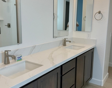 2933 E Mission Lane - Photo Thumbnail 29