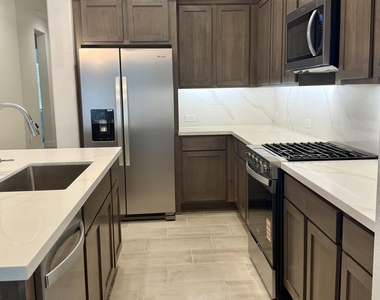 2933 E Mission Lane - Photo Thumbnail 15