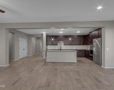 22841 S 225th Place - Photo Thumbnail 10