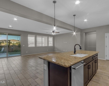 22841 S 225th Place - Photo Thumbnail 8