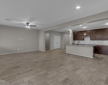22841 S 225th Place - Photo Thumbnail 9
