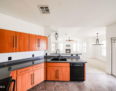 14250 W Wigwam Boulevard - Photo Thumbnail 9