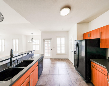 14250 W Wigwam Boulevard - Photo Thumbnail 10