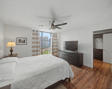 18181 Ne 31st Court - Photo Thumbnail 12