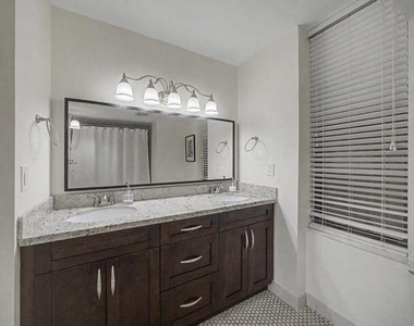 18181 Ne 31st Court - Photo Thumbnail 13