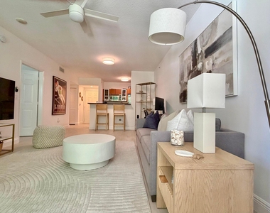 625 Casa Loma Boulevard - Photo Thumbnail 1