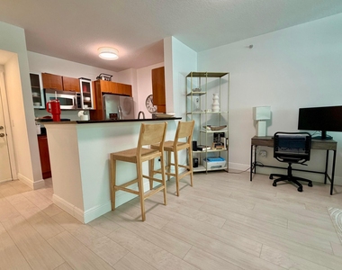 625 Casa Loma Boulevard - Photo Thumbnail 4