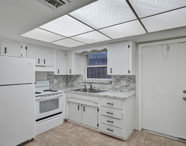 4240 Nw 21st Avenue - Photo Thumbnail 7