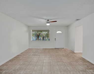 4240 Nw 21st Avenue - Photo Thumbnail 2
