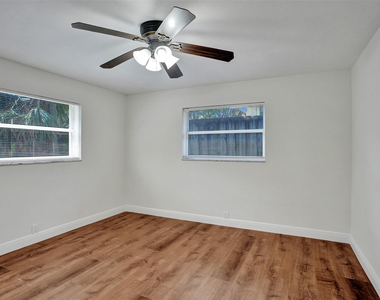4240 Nw 21st Avenue - Photo Thumbnail 5