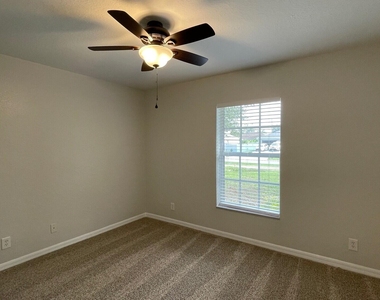 517 Sw Paar Drive - Photo Thumbnail 10