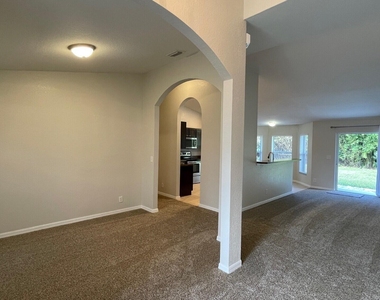 517 Sw Paar Drive - Photo Thumbnail 7